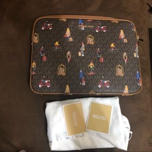 SOLD‼️ Michael Kors Laptop Case